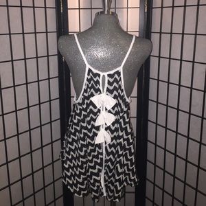 Last One! Black & White Chevron Hi Low Bow Detail